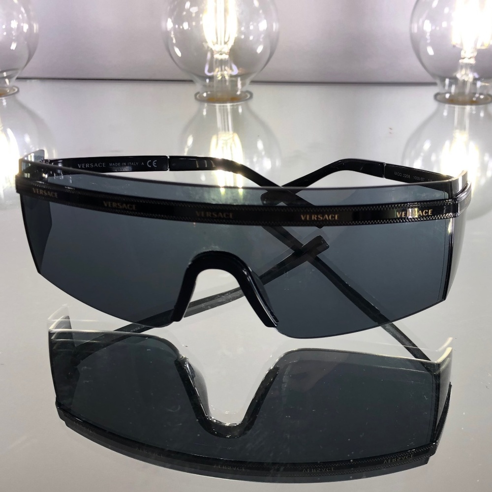 BLACK VERSACE LIMITED EDITION VISOR SUNGLASSES - Picture 1 of 6